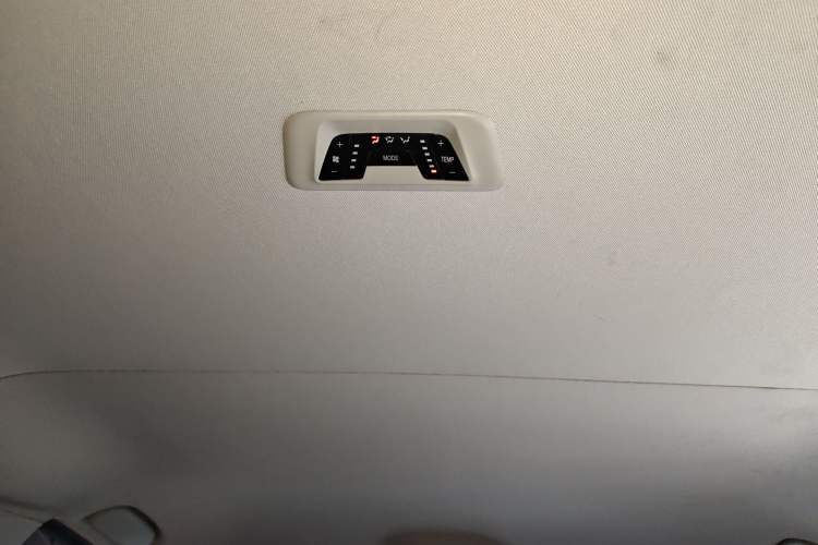Used SAIC MAXUS G10 2016 2.0T Automatic Elite Edition Headliner