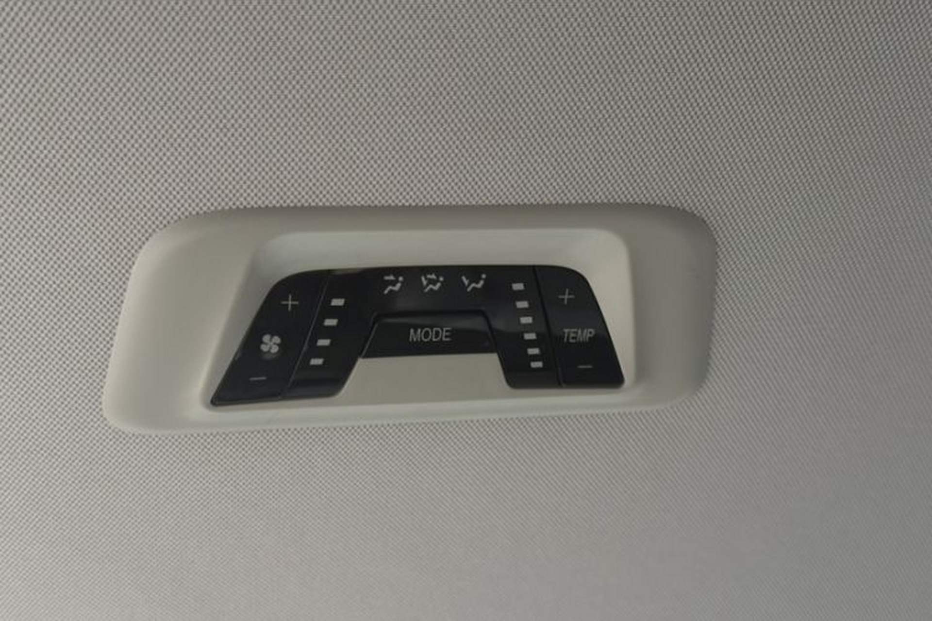 Used SAIC MAXUS G10 2016 2.0T Automatic Fashion Edition Interior 10