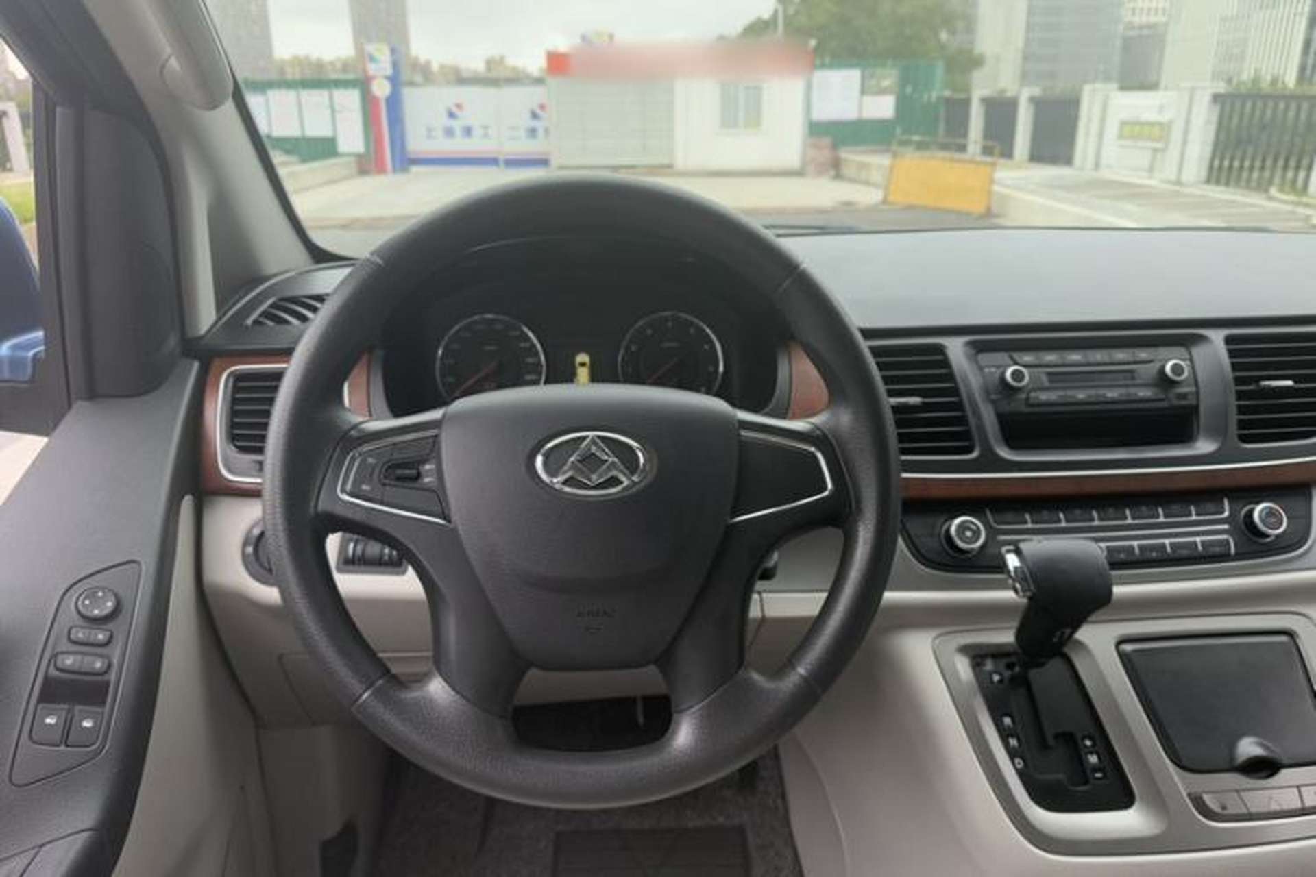 Used SAIC MAXUS G10 2016 2.0T Automatic Fashion Edition Interior 12