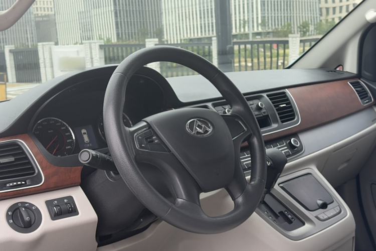 Used SAIC MAXUS G10 2016 2.0T Automatic Fashion Edition Interior 2