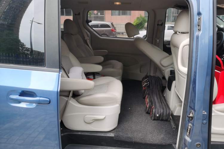 Used SAIC MAXUS G10 2016 1.9T Manual Elite Edition Diesel China V Standard Interior 4
