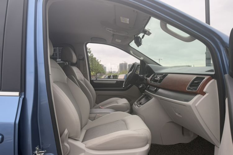 Used SAIC MAXUS G10 2016 2.0T Automatic Fashion Edition Interior 4