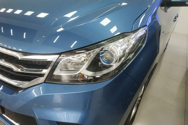 Used SAIC MAXUS G10 2016 2.0T Automatic Luxury Edition Left Front Headlight