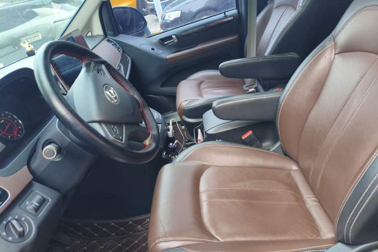 Used SAIC MAXUS G10 2016 2.0T Automatic Luxury Executive Edition Left Front Seat