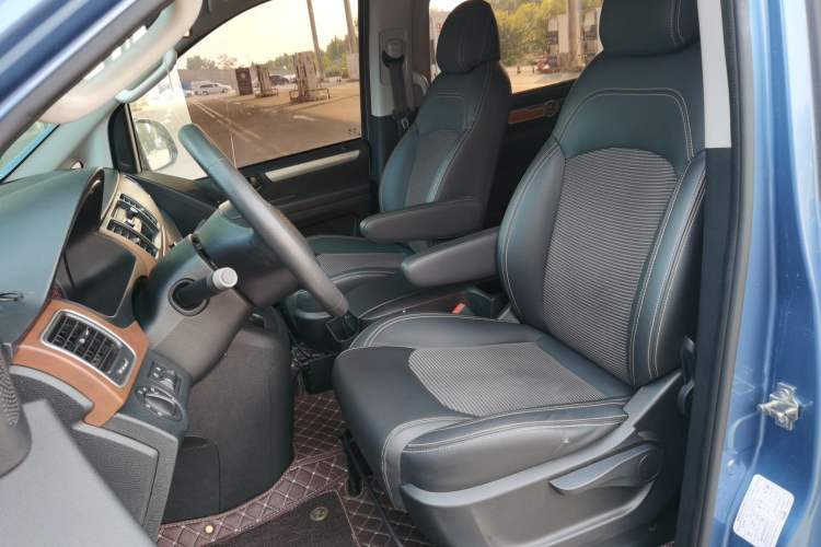 Used SAIC MAXUS G10 2016 2.0T Automatic Elite Edition Left Front Seat