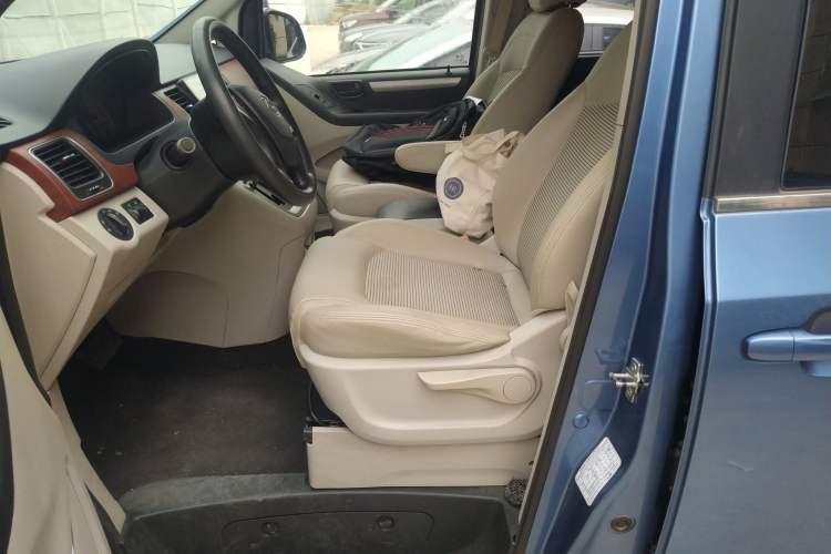 Used SAIC MAXUS G10 2016 2.0T Automatic Executive Edition Left Front Seat