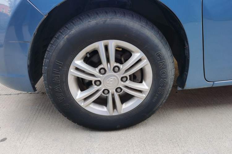 Used SAIC MAXUS G10 2016 2.0T Automatic Elite Edition Left Front Wheel Hub