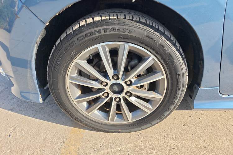 Used SAIC MAXUS G10 2016 2.0T Automatic Elite Edition Left Front Wheel Hub