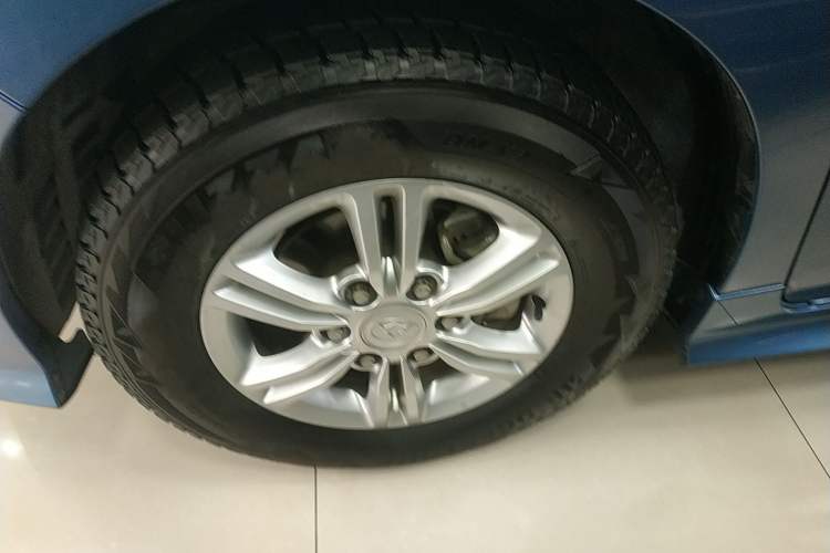 Used SAIC MAXUS G10 2016 2.0T Automatic Luxury Edition Left Front Wheel Hub