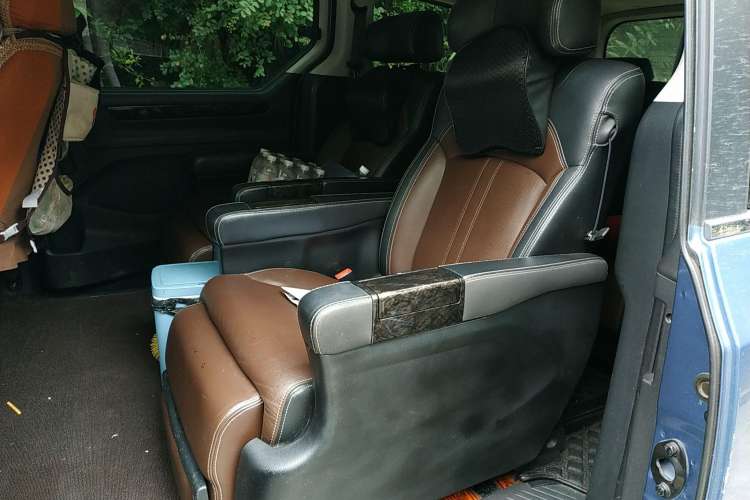 Used SAIC MAXUS G10 2016 2.0T Automatic Flagship Edition Left Rear Seat