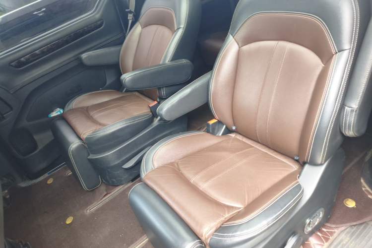 Used SAIC MAXUS G10 2016 2.0T Automatic Luxury Executive Edition Left Rear Seat