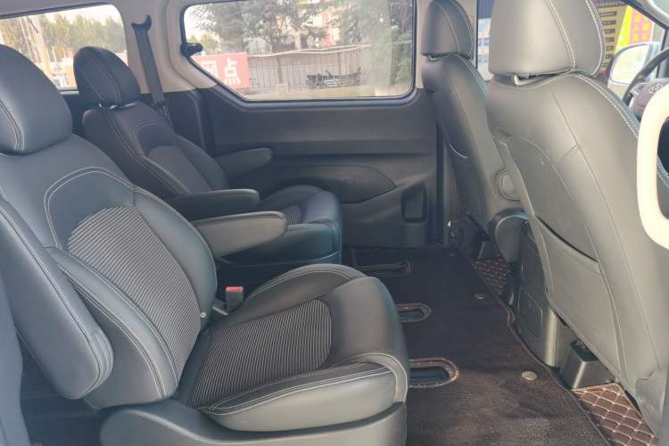 Used SAIC MAXUS G10 2016 2.0T Automatic Elite Edition Left Rear Seat