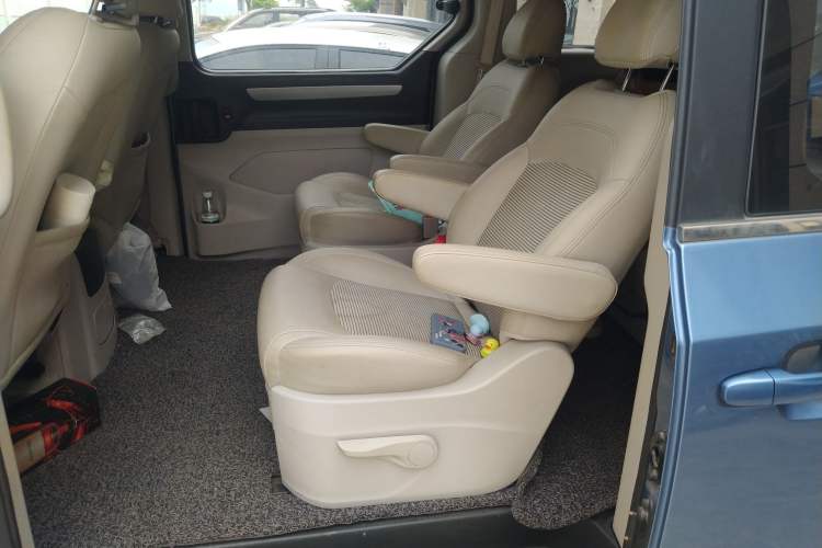Used SAIC MAXUS G10 2016 2.0T Automatic Executive Edition Left Rear Seat