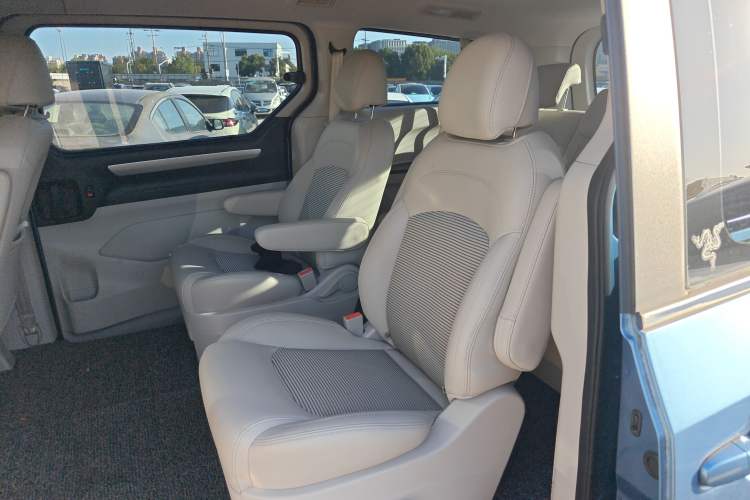 Used SAIC MAXUS G10 2016 2.0T Automatic Elite Edition Left Rear Seat