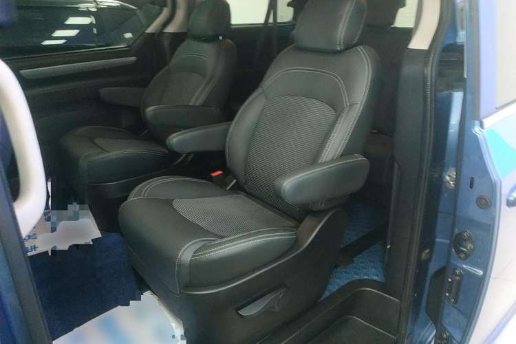 Used SAIC MAXUS G10 2016 2.0T Automatic Luxury Edition Left Rear Seat
