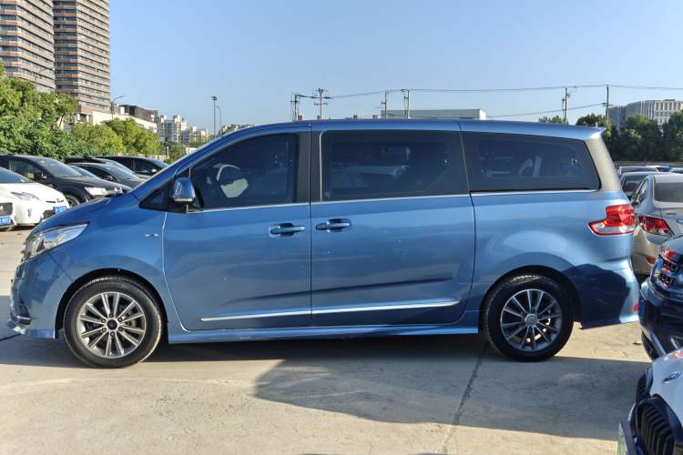Used SAIC MAXUS G10 2016 2.0T Automatic Elite Edition Left Side