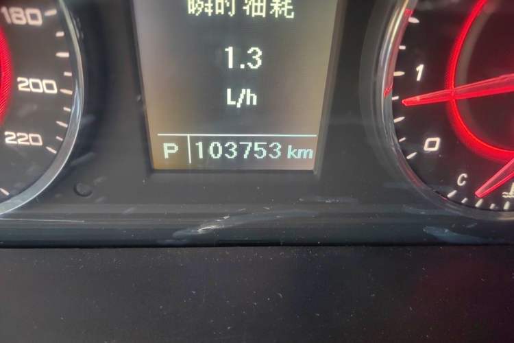 Used SAIC MAXUS G10 2016 2.0T Automatic Flagship Edition Odometer Close Up