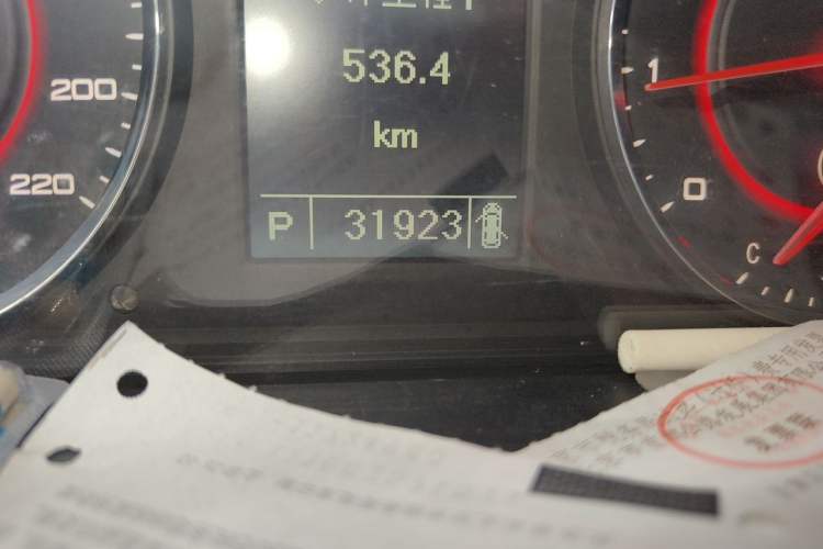 Used SAIC MAXUS G10 2016 2.0T Automatic Elite Edition Odometer Close Up