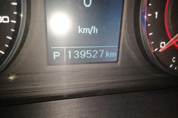 Used SAIC MAXUS G10 2016 2.0T Automatic Luxury Edition Odometer Close Up