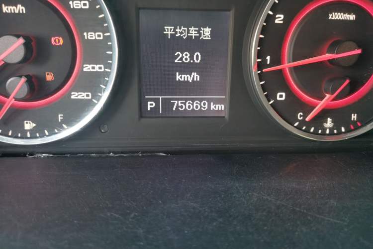Used SAIC MAXUS G10 2016 2.0T Automatic Elite Edition Odometer Close Up
