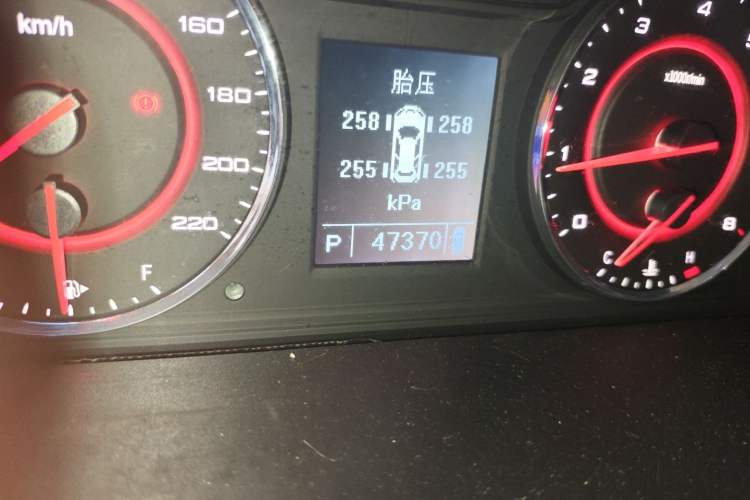 Used SAIC MAXUS G10 2016 2.0T Automatic Luxury Executive Edition Odometer Close Up