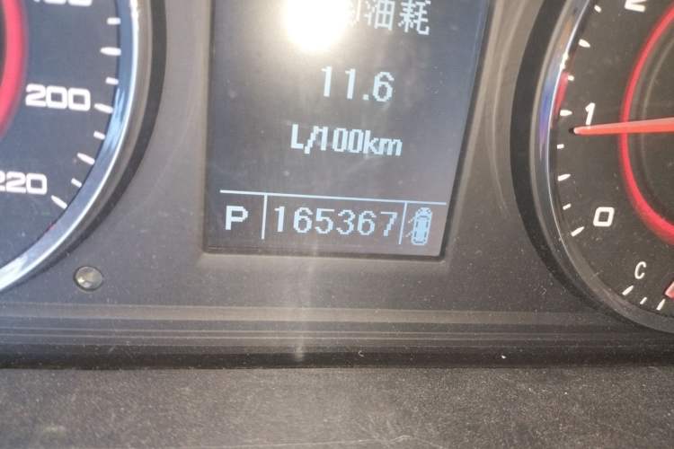 Used SAIC MAXUS G10 2016 2.0T Automatic Luxury Executive Edition Odometer Close Up