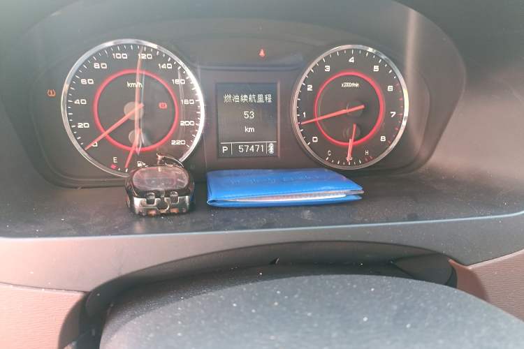 Used SAIC MAXUS G10 2016 2.0T Automatic Luxury Executive Edition Odometer Close Up