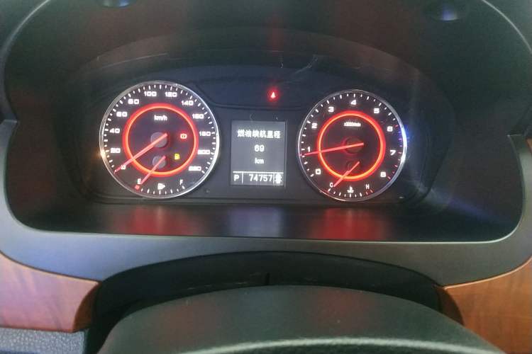 Used SAIC MAXUS G10 2016 2.0T Automatic Luxury Edition Odometer Close Up