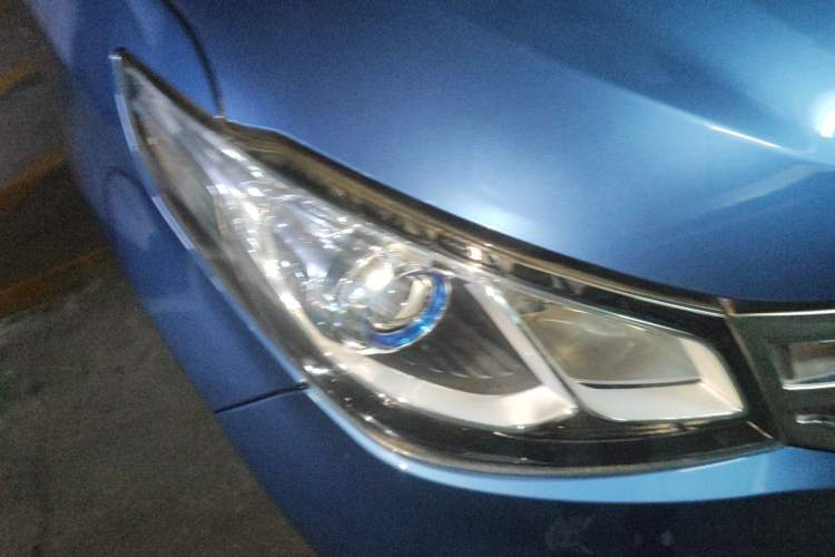 Used SAIC MAXUS G10 2016 2.0T Automatic Elite Edition Right Front Headlight