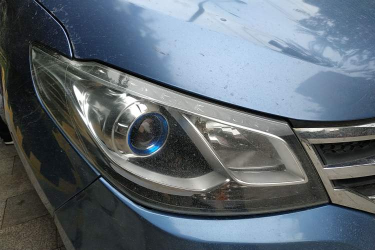 Used SAIC MAXUS G10 2016 2.0T Automatic Flagship Edition Right Front Headlight