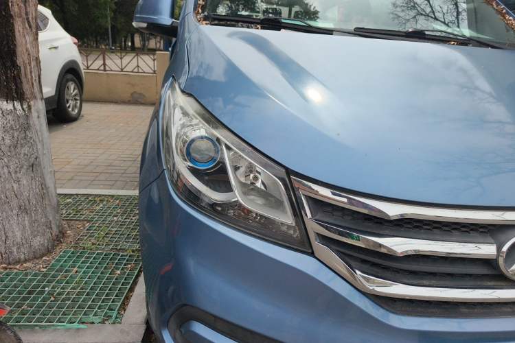Used SAIC MAXUS G10 2016 2.0T Automatic Elite Edition Right Front Headlight