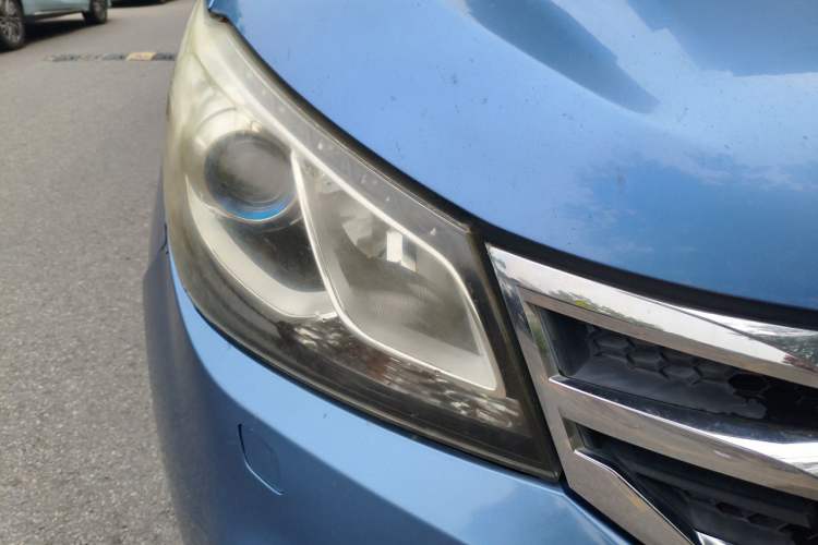 Used SAIC MAXUS G10 2016 2.0T Automatic Luxury Executive Edition Right Front Headlight