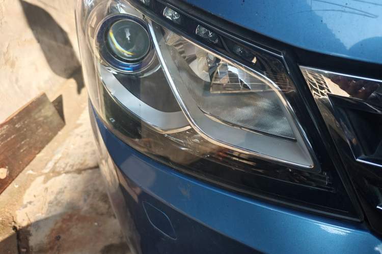 Used SAIC MAXUS G10 2016 2.0T Automatic Luxury Executive Edition Right Front Headlight