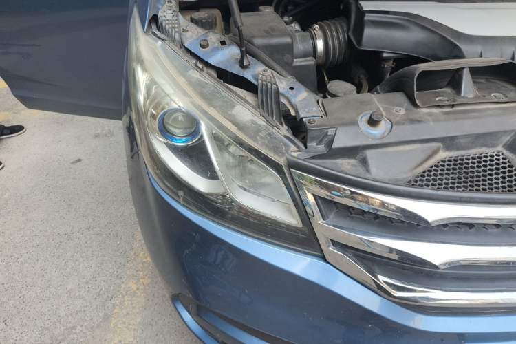 Used SAIC MAXUS G10  Right Front Headlight