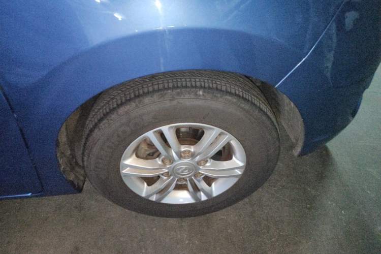 Used SAIC MAXUS G10 2016 2.0T Automatic Elite Edition Right Front Wheel Hub