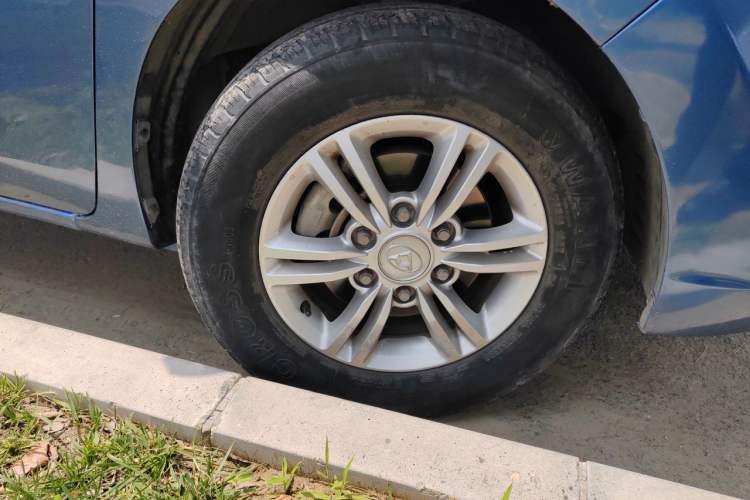 Used SAIC MAXUS G10  Right Front Wheel Hub