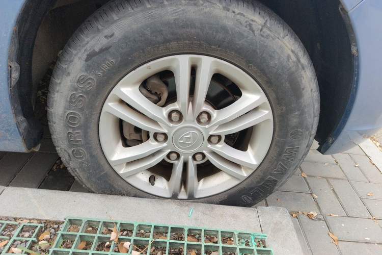 Used SAIC MAXUS G10 2016 2.0T Automatic Elite Edition Right Front Wheel Hub