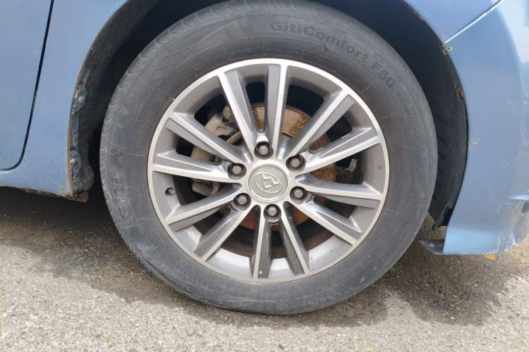 Used SAIC MAXUS G10 2016 2.0T Automatic Luxury Executive Edition Right Front Wheel Hub
