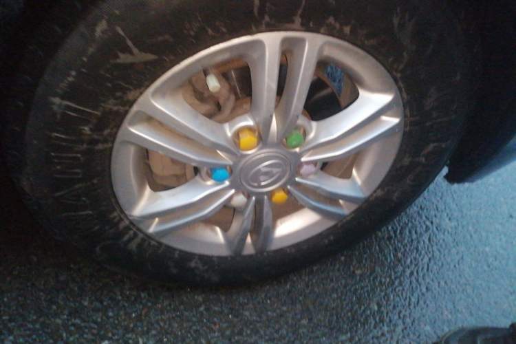 Used SAIC MAXUS G10 2016 2.0T Automatic Luxury Edition Right Front Wheel Hub