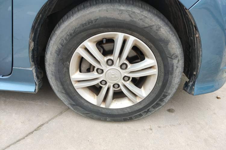 Used SAIC MAXUS G10 2016 2.0T Automatic Luxury Edition Right Front Wheel Hub