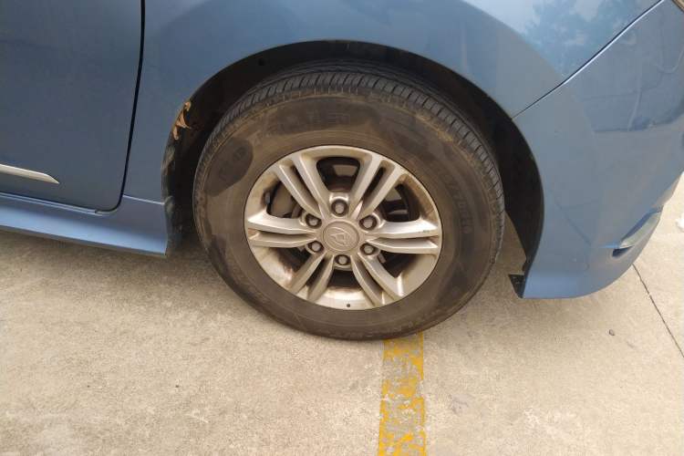 Used SAIC MAXUS G10 2016 2.0T Automatic Executive Edition Right Front Wheel Hub