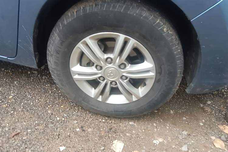 Used SAIC MAXUS G10  Right Front Wheel Hub
