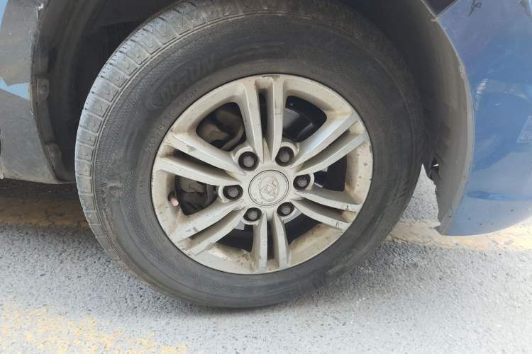 Used SAIC MAXUS G10  Right Front Wheel Hub