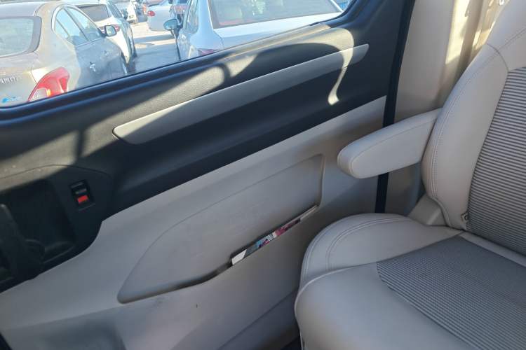 Used SAIC MAXUS G10 2016 2.0T Automatic Elite Edition Right Rear Door Interior
