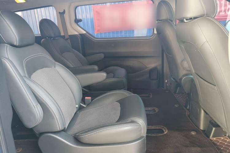 Used SAIC MAXUS G10 2016 2.0T Automatic Elite Edition Right Rear Seat