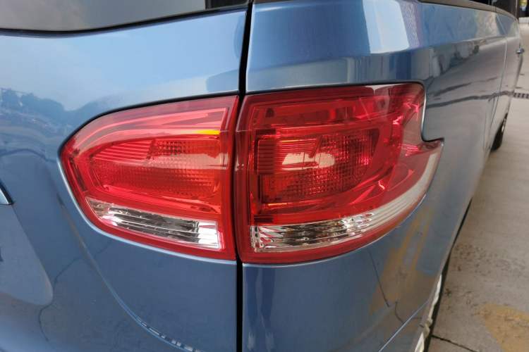 Used SAIC MAXUS G10 2016 2.0T Automatic Elite Edition Right Rear Taillight