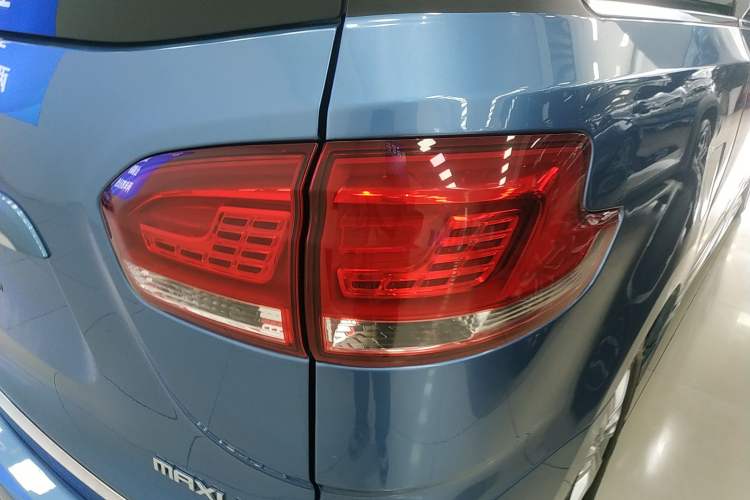 Used SAIC MAXUS G10 2016 2.0T Automatic Luxury Edition Right Rear Taillight
