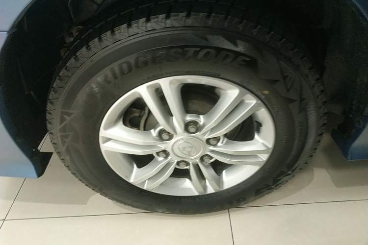 Used SAIC MAXUS G10 2016 2.0T Automatic Luxury Edition Right Rear Wheel Hub