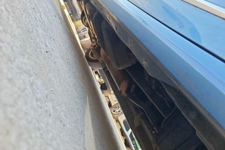 Used SAIC MAXUS G10 2016 2.0T Automatic Elite Edition Right Side Sill