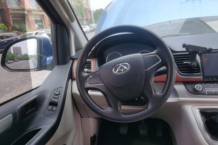 Used SAIC MAXUS G10 2016 1.9T Manual Elite Edition Diesel China V Standard Steering Wheel